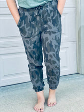 Load image into Gallery viewer, Camouflage Jogger Pants
